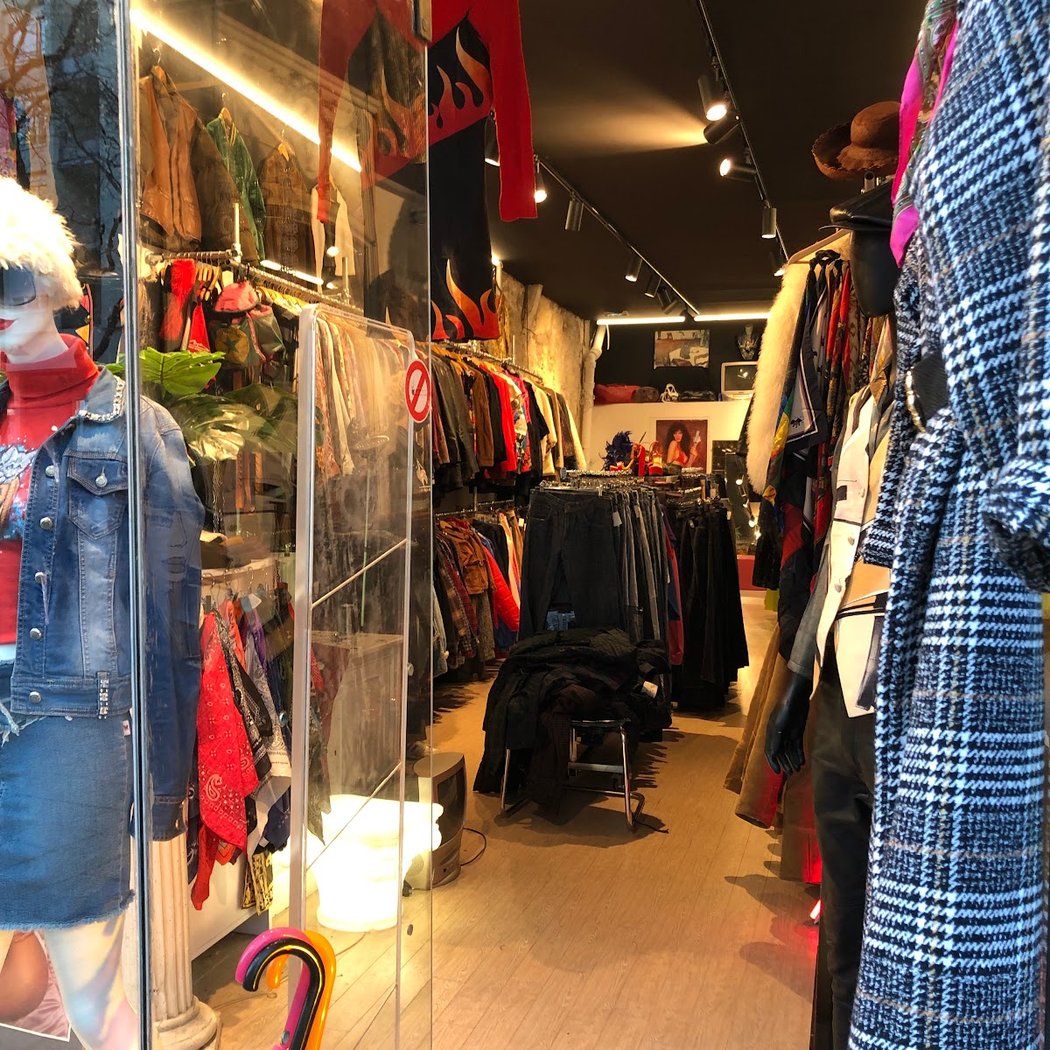 Tragic Vintage Store 3